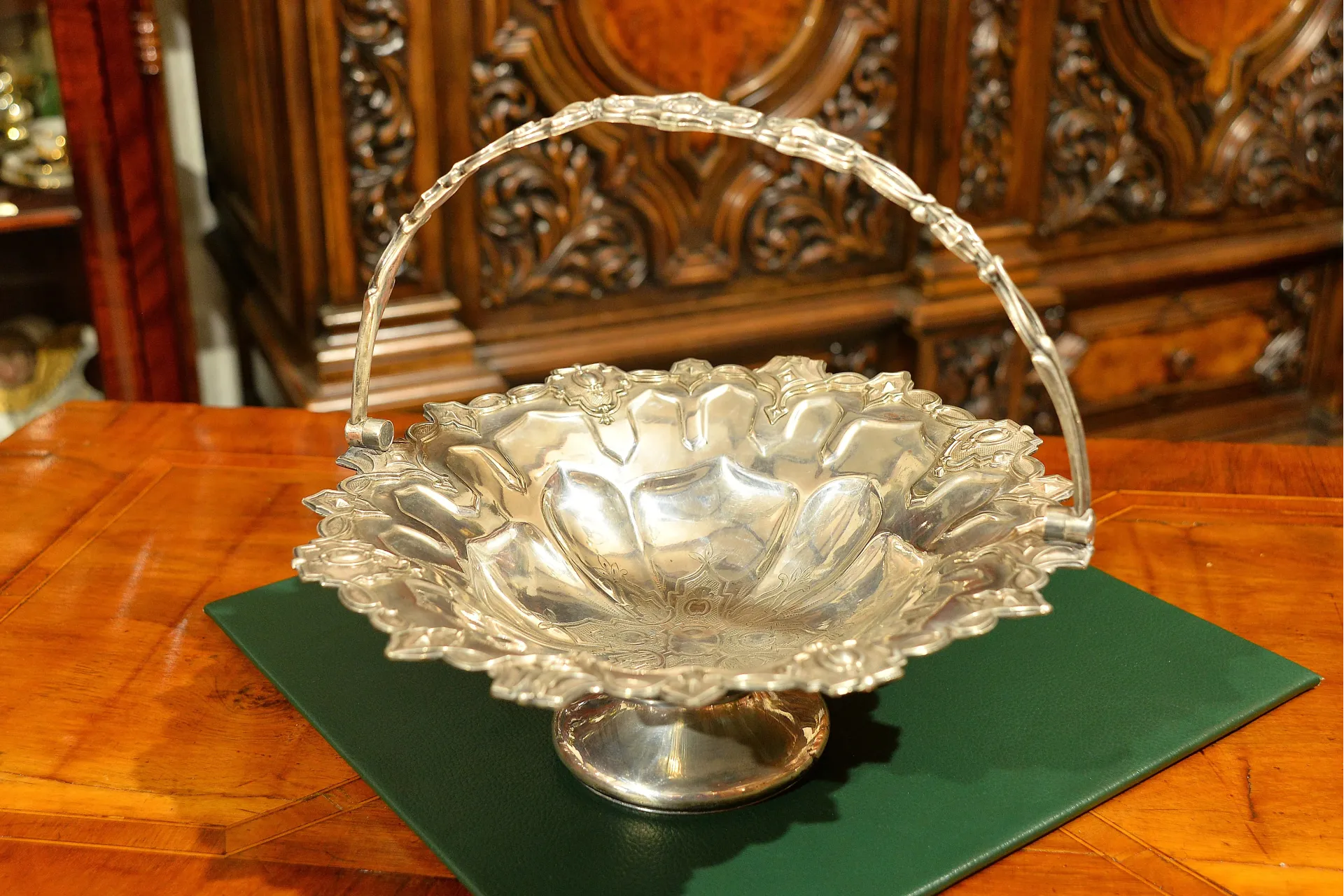 DUŻA SREBRZONA PATERA Z UCHWYTEM ok. 1890r