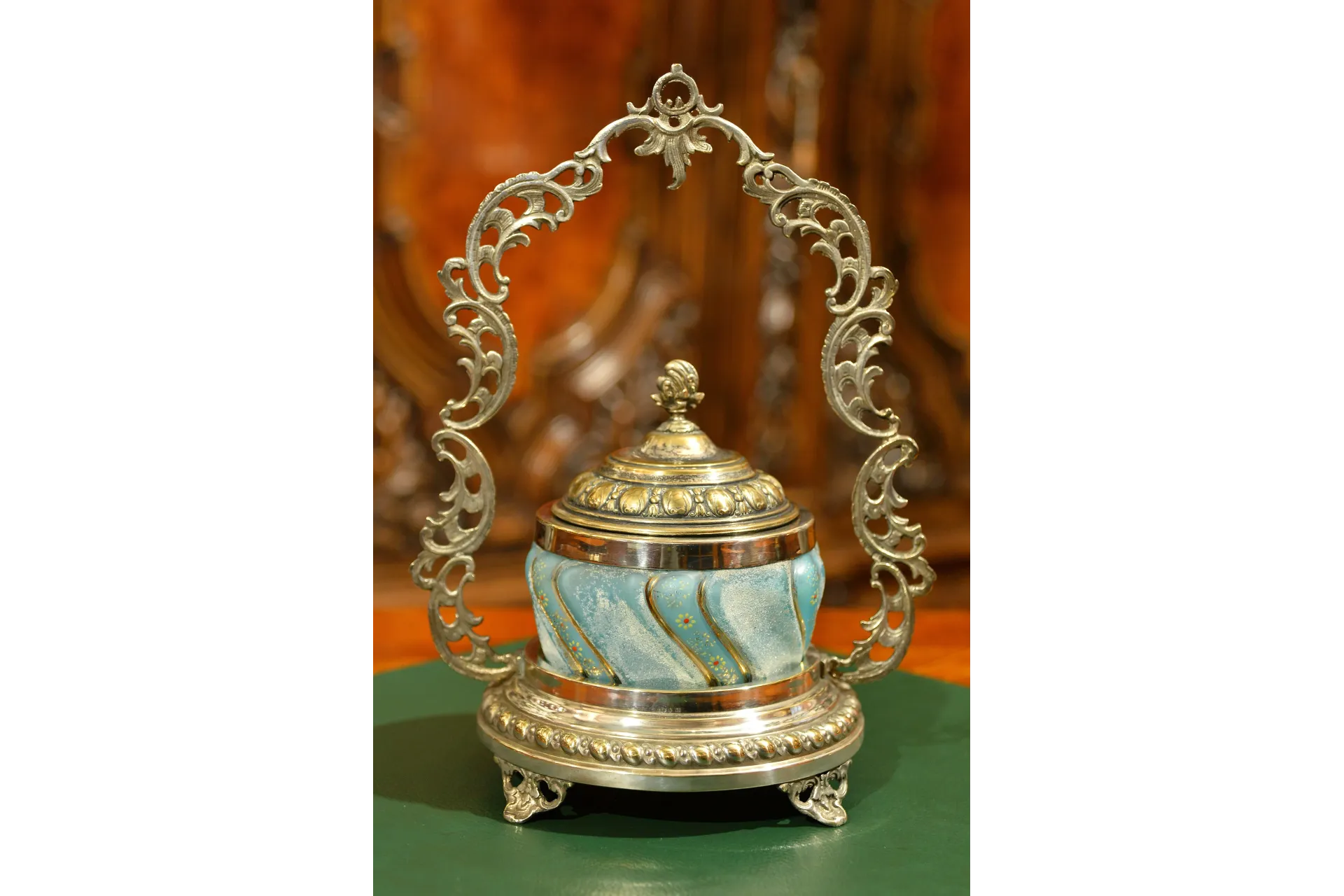 BOMBONIERA NA OZDOBNEJ PODSTAWIE ok. 1920r /6/