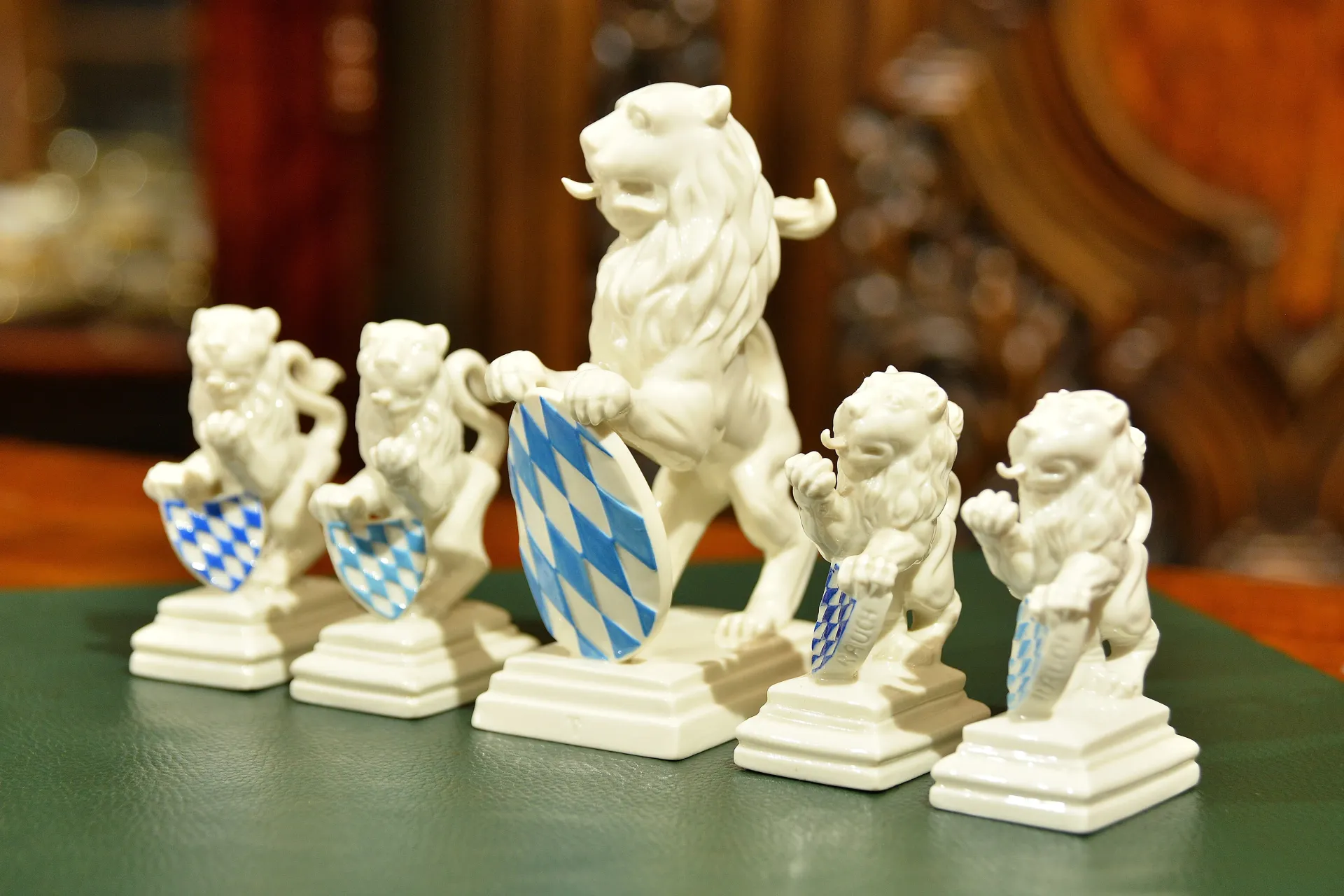 KOLEKCJONERSKI KOMPLET FIGUREK - LWY - NYMPHENBURG