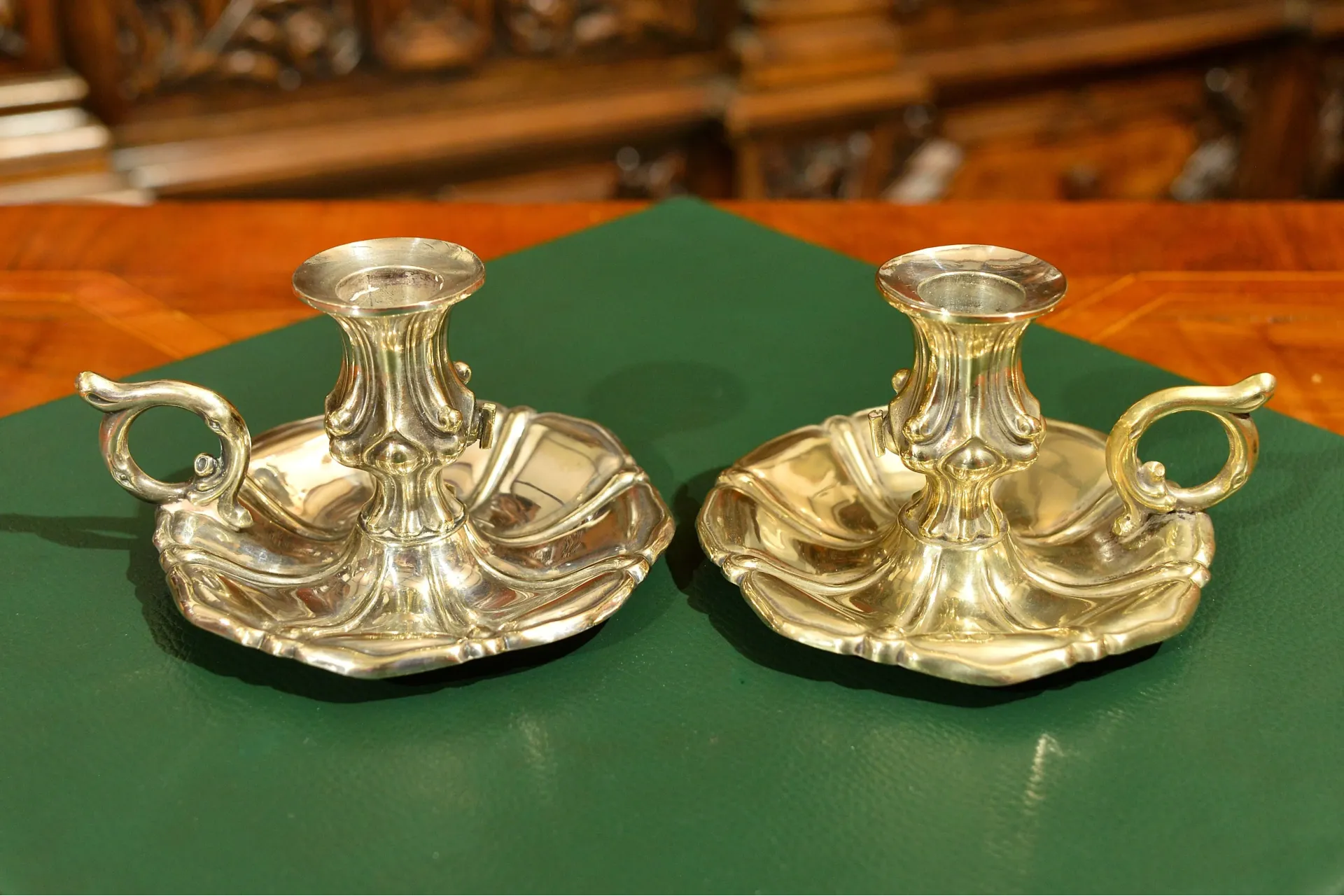 PARA SREBRZONYCH KAGANK&Oacute;W ŚIECZNIK&Oacute;W Z UCHWYTEM ok. 1920r