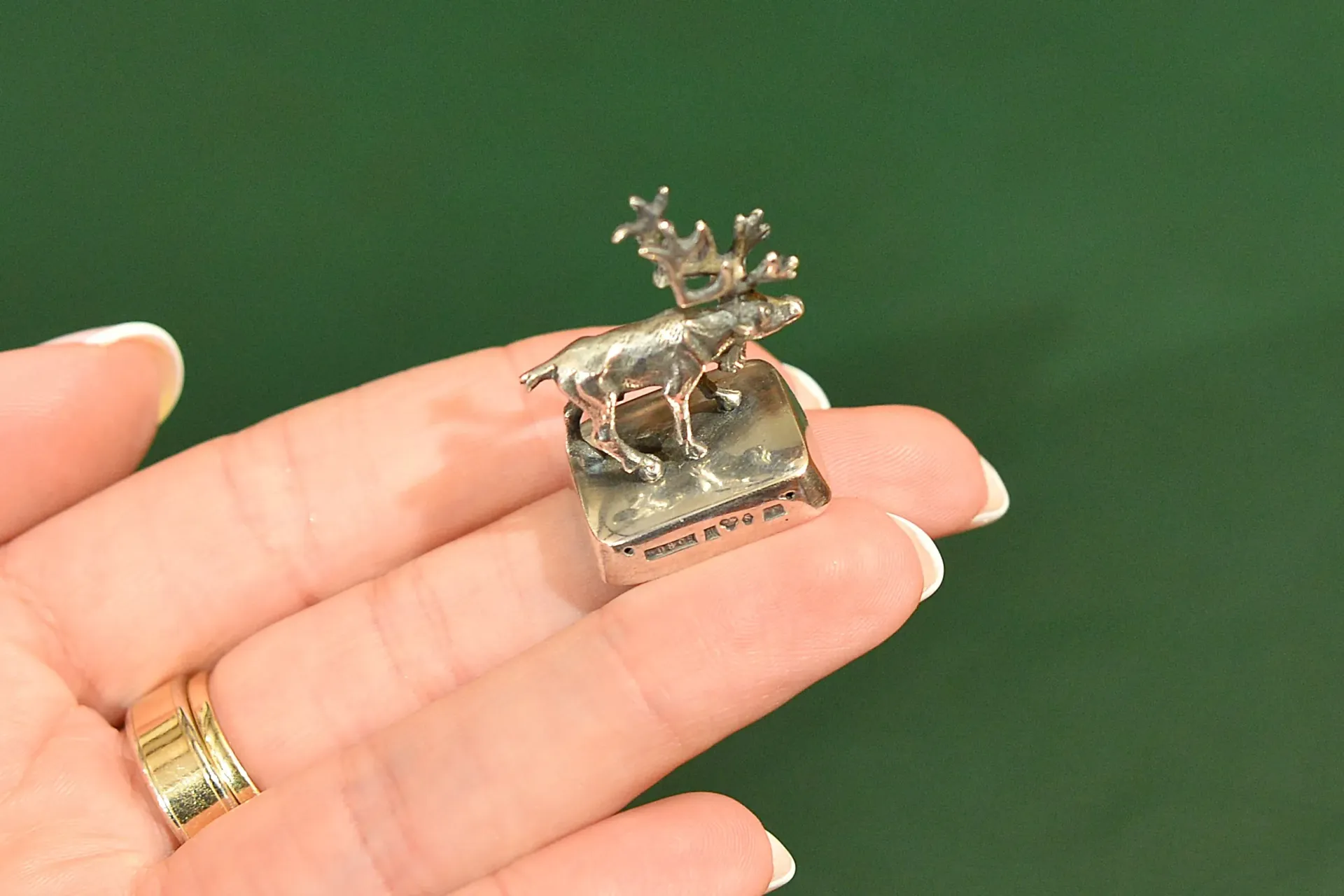 MINIATUROWA FIGURKA RENIFER SREBRO