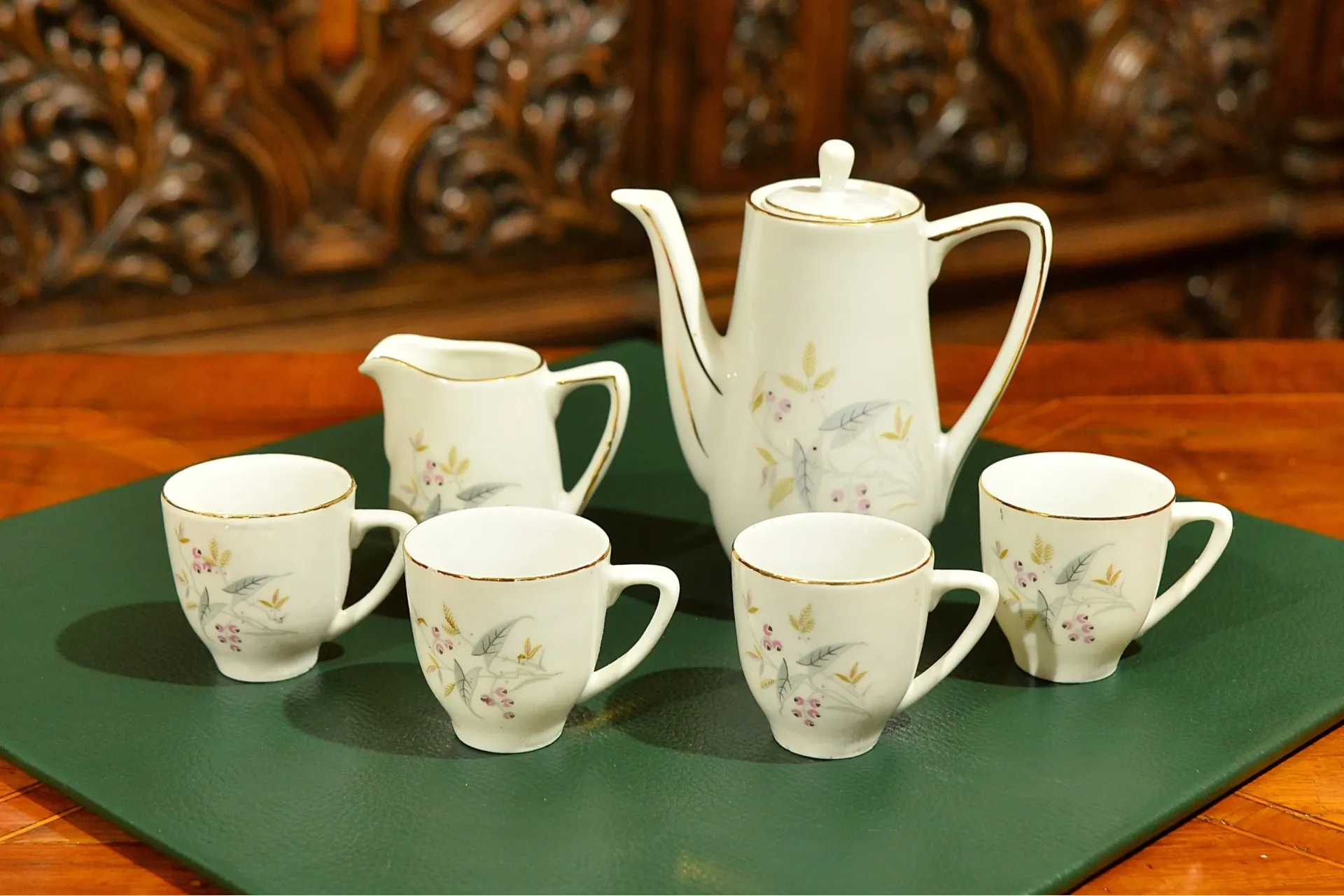 MALEŃKI PORCELANOWY SERWIS DO KAWY