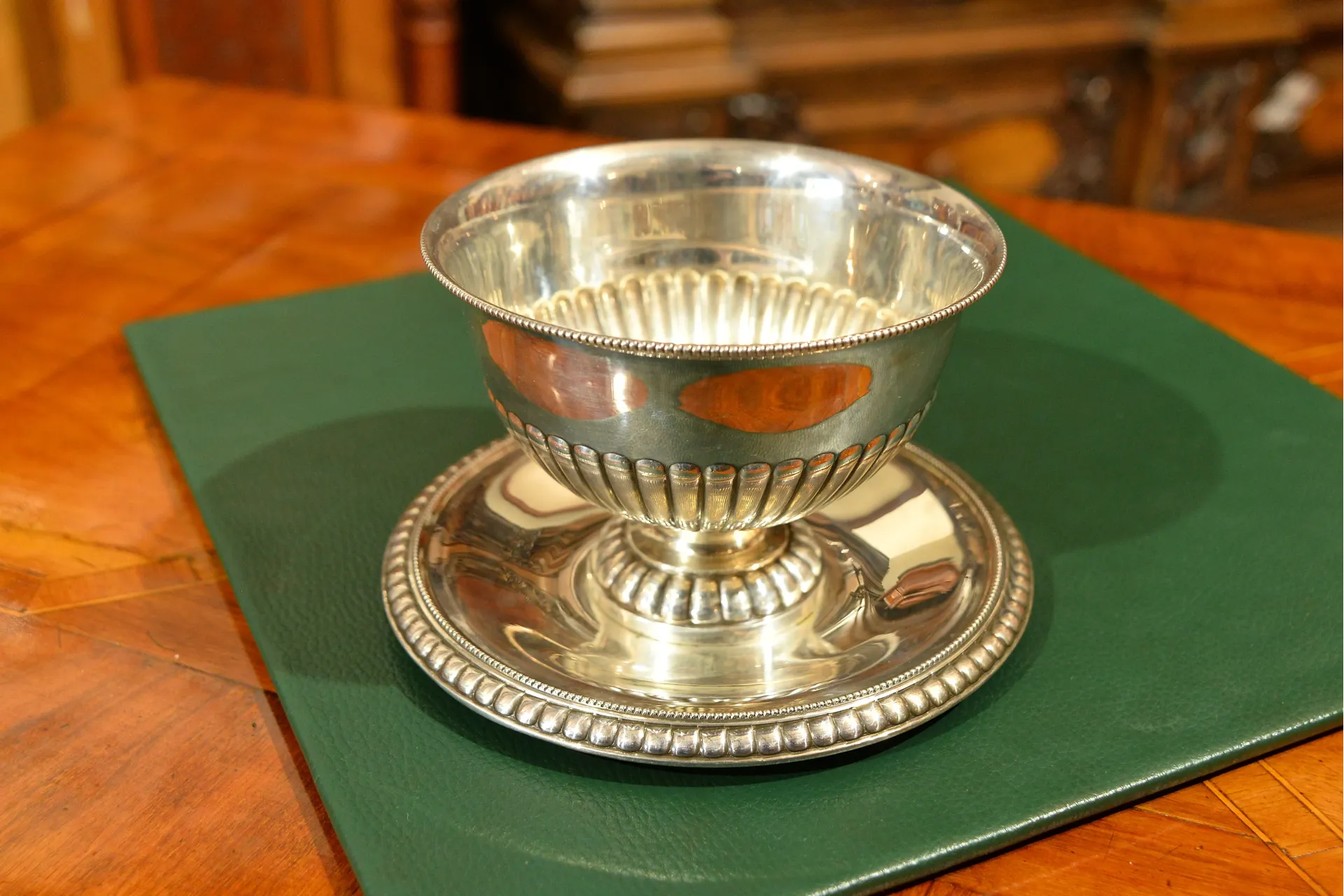 SREBRZONA SOSJERKA NA N&Oacute;ŻCE SYGNOWNA