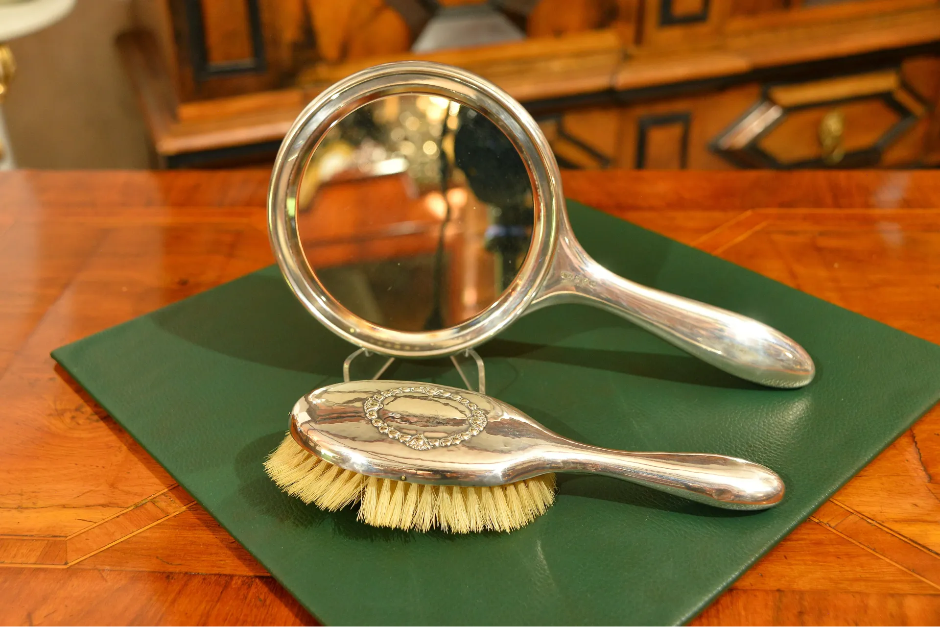 KOMPLET TOALETOWY - LUSTERKO + SZCZOTKA - PLATER ok. 1930r