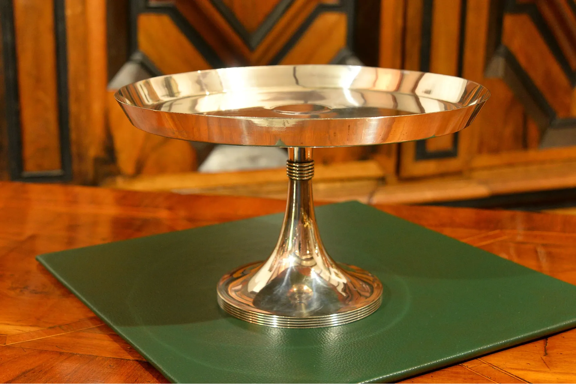 PATERA NA WYSOKIEJ NODZE ART DECO ok. 1930r