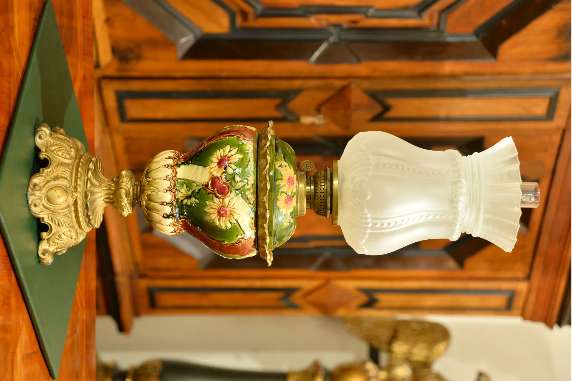 LAMPA NAFTOWA MAJOLIKA PIĘKNIE ZDOBIONA ok. 1920r