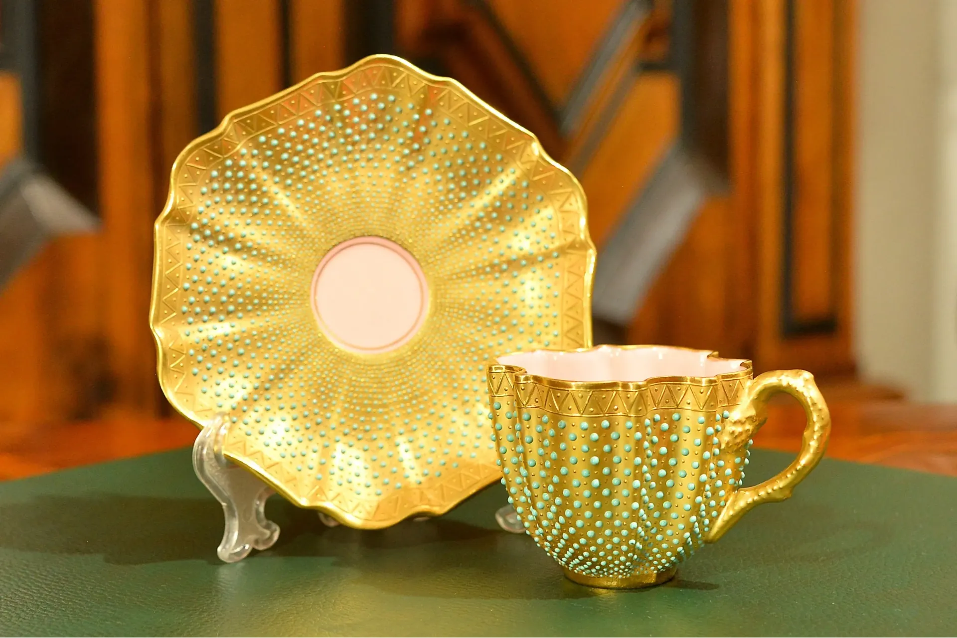 UNIKATOWA FILIŻANKA ZA SPODKIEM - JEWELED COALPORT 1891-1919r