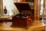 GRAMOFON PATEFON W DREWNIANEJ SKRZYNI PO RENOWACJI ok. 1915r