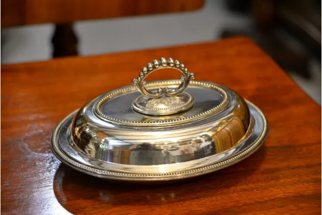 SREBRZONA TERYNA PÓŁMISEK Z POKRYWĄ I poł. XXw /2/