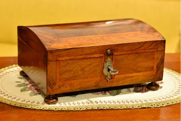 SKRZYNKA SZKATUŁKA ORZECHOWA ok. 1860r