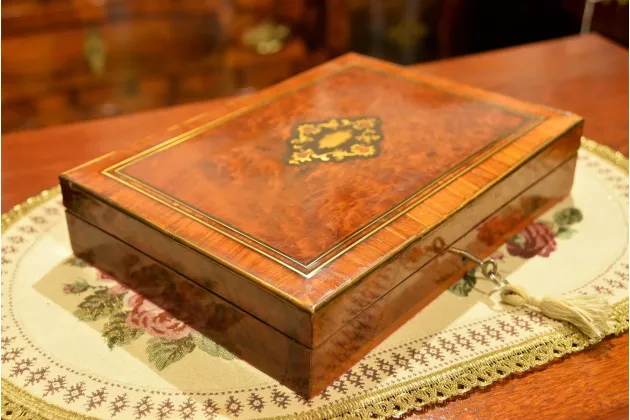 INTARSJOWANA SZKATUŁKA SKRZYNECZKA BIEDERMEIER ok. 1830r