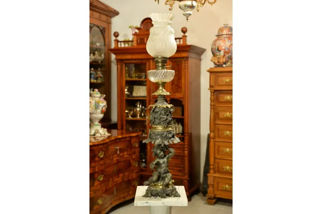 POTĘŻNA LAMPA NAFTOWA Z PUTTEM 110cm XIXw