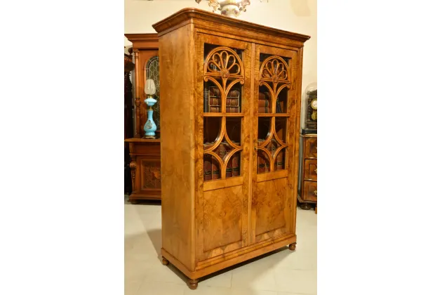 BIBLIOTEKA BIEDERMEIER WE WZORZYSTEJ CZECZOCIE ORZECHOWEJ ok. 1830r