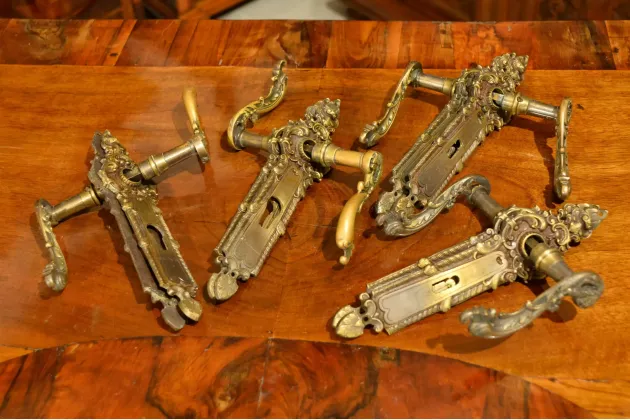 ZESTAW SZYLD&Oacute;W WRAZ Z KLAMKAMI - 4 KOMPLETY pocz. XXw