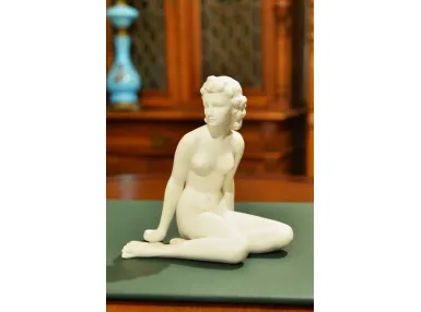 FIGURKA BISKWITOWA AKT KOBIECY GOEBEL ok. 1960r