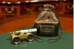 LORNETKA TEATRALNA MASA PERŁOWA ORYGINALNE ETUI ok. 1900r