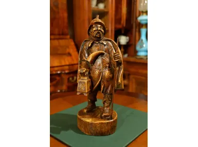 DREWNIANA RZEŹBA FIGURA LATARNIK