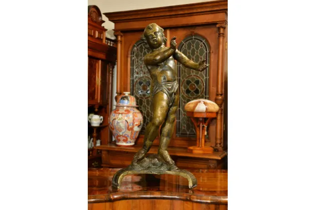 POTĘŻNA RZEŹBA Z BRĄZU PUTTO ok. 1900r 83cm