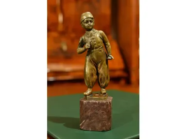 SYGNOWANA MOSIĘŻNA FIGURKA CHŁOPIEC