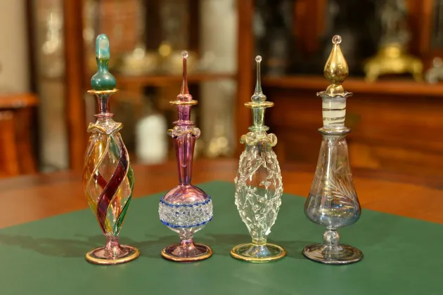 ZESTAW 4 SZKLANYCH FLAKONIK&Oacute;W NA PERFUMY