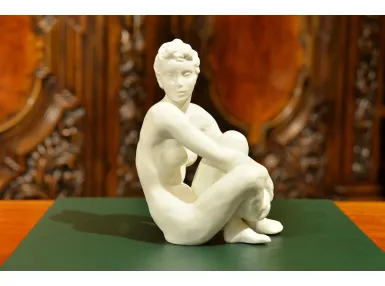 FIGURKA BISKWITOWA AKT "SIEDZĄCA"  PROJ. L. Friedrich-Gronau ROSENTHAL ok. 1950r