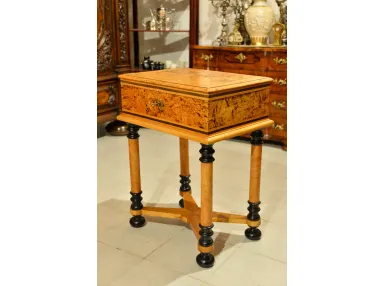 SKRZYNIA BIEDERMEIER NA WYSOKICH NOGACH ok. 1830r