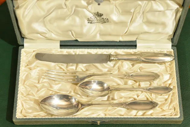 ZESTAW SZTUĆC&Oacute;W DLA JEDNEJ OSOBY W ETUI SREBRO 1922r