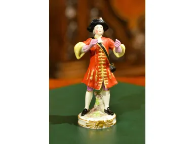 FIGURKA PORCELANOWA SZLACHCIC - ACHILLE BLOCH, PARYŻ ok. 1920r
