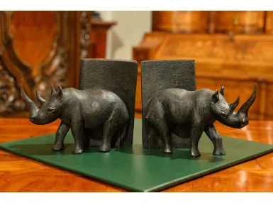 PODP&Oacute;RKI DO KSIĄŻEK NOSOROŻCE Z DREWNA PARA ok. 1920r