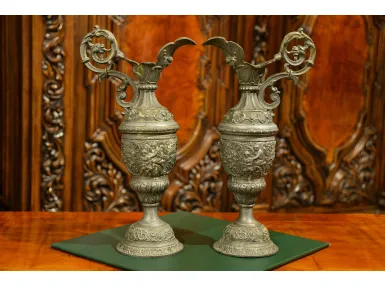 PARA DEKORACYJNYCH DZBAN&Oacute;W AMFOR CYNOWYCH ok. 1880r