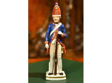 FIGURKA PORCELANOWA ŻOŁNIERZ ERNST BOHNE ok. 1920r /6/