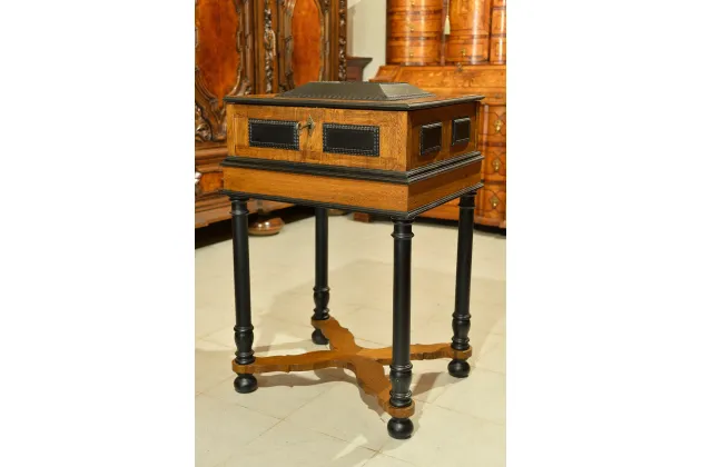 SKRZYNIA BAROKOWA NA WYSOKICH NOGACH ok. 1780r