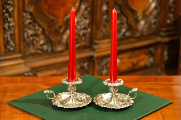 PARA SREBRZONYCH KAGANK&Oacute;W ŚIECZNIK&Oacute;W Z UCHWYTEM ok. 1920r