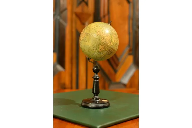 UNIKATOWY MINIATUROWY GLOBUS Z KOMPASEM LJ HEYMANN ok. 1909r