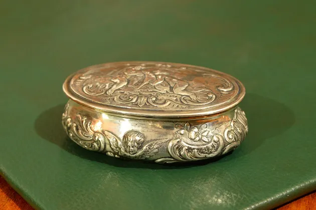 OZDOBNA SZKATUŁKA HANAU / ROSJA SREBRO pr. 84 113g ok. 1900r