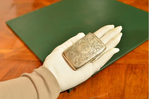 MAŁA OZDOBNA PAPIEROŚNICA SREBRO 925 46g 1906r